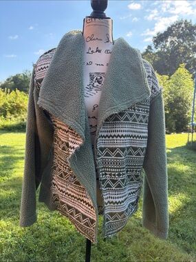 Southern Grace Sherpa Jacket Sz M Sage Green Rustic Boho Geometric Cabin Western